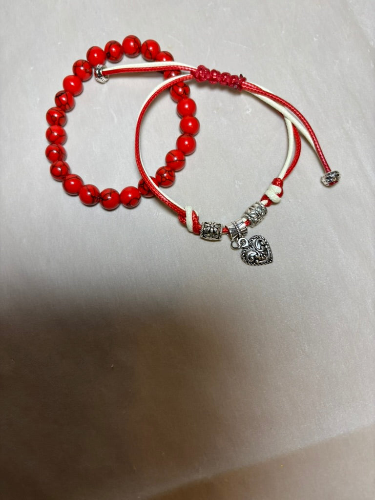 Breaded Bracelet Set In Red And Beige With A Charm