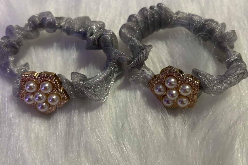 2- Piece set Pearl Flower Scrunchies