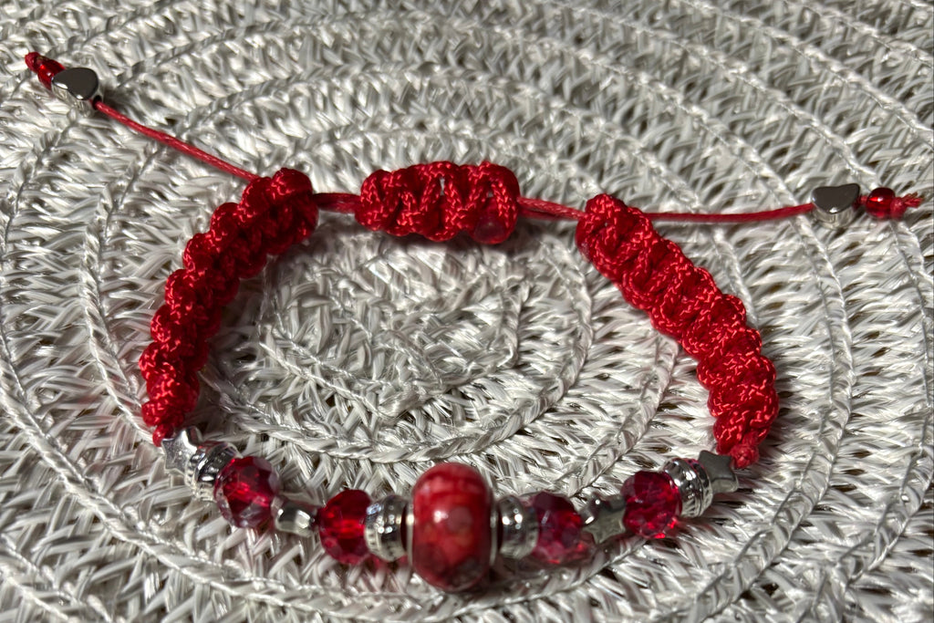Breaded Bracelet With Nylon Thread And Beads In Red And Silver Colors
