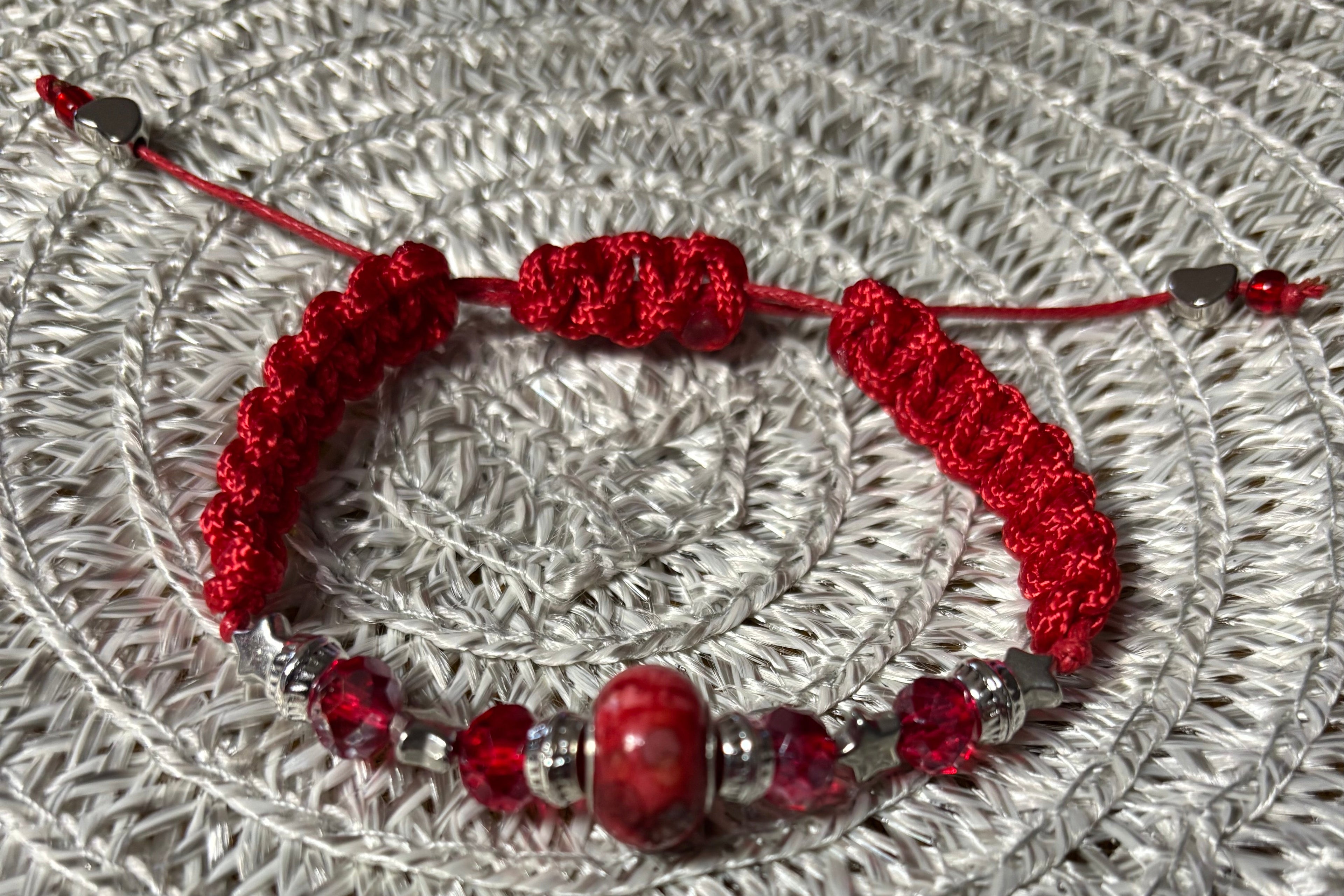 Breaded Bracelet With Nylon Thread And Beads In Red And Silver Colors