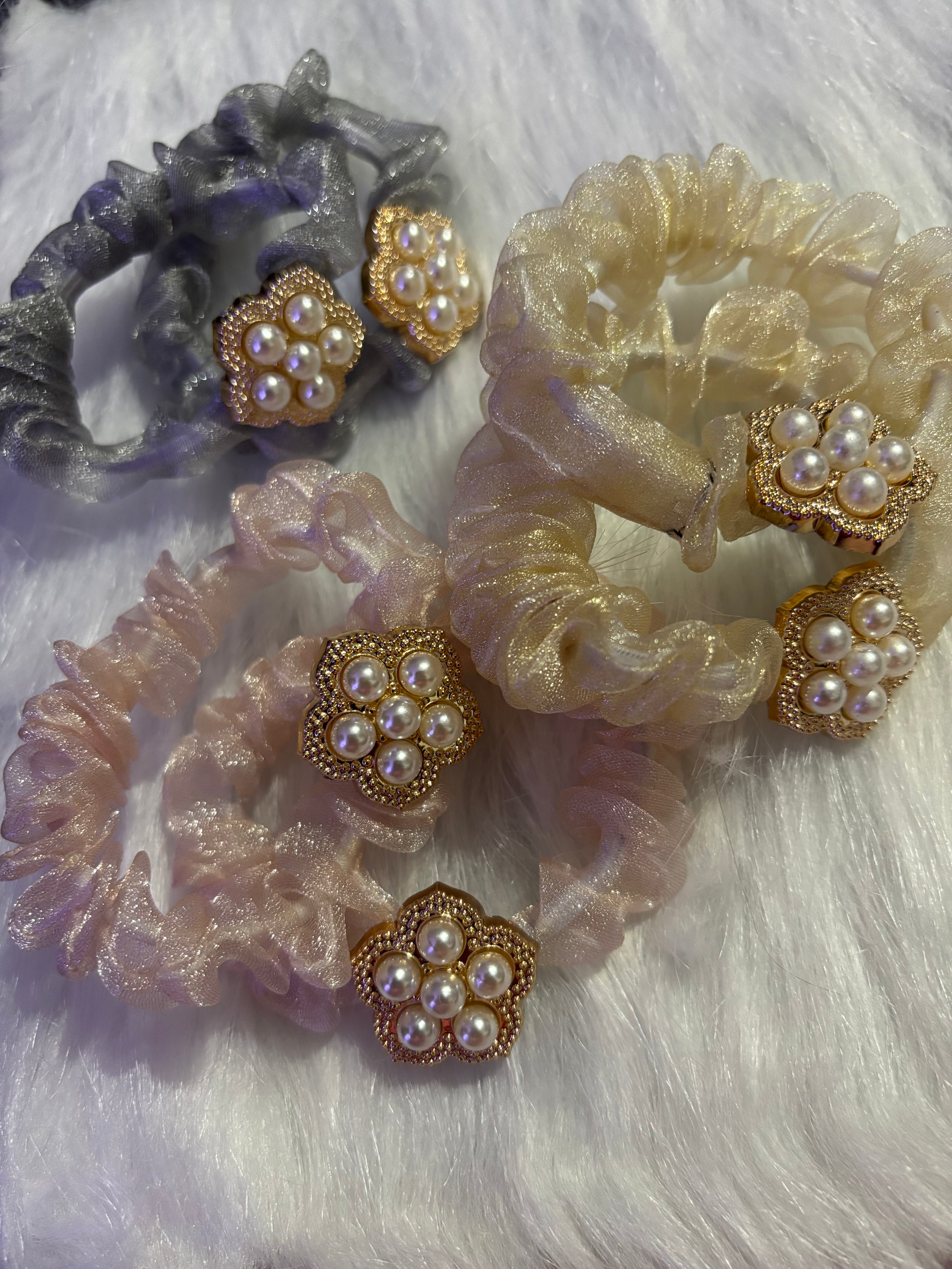 2- Piece set Pearl Flower Scrunchies